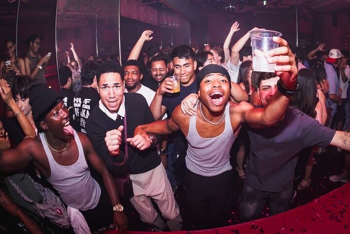 Osaka’s Iconic All-Pink NightClub: VIP Booth, Champagne & Show — photo 15