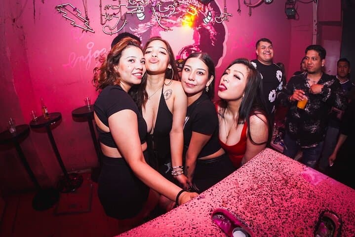 Osaka’s Iconic All-Pink NightClub: VIP Booth, Champagne & Show — photo 16