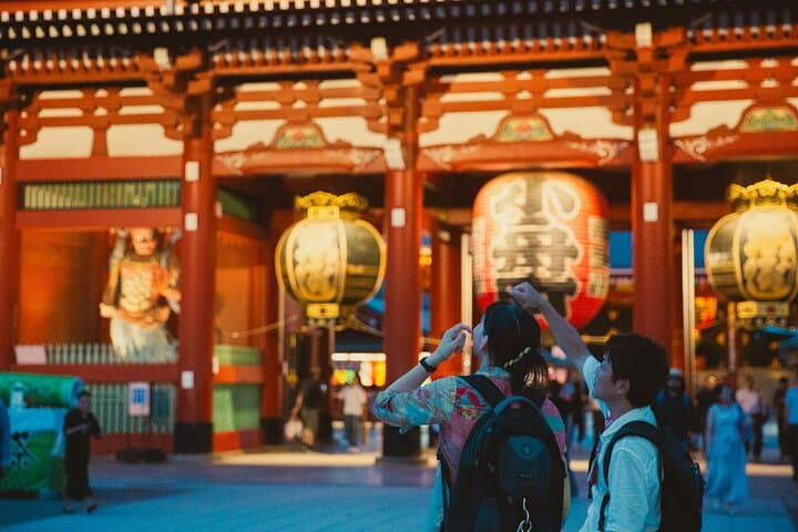 Tokyo: Asakusa Photogenic Night Walk with 1 drink — photo 3