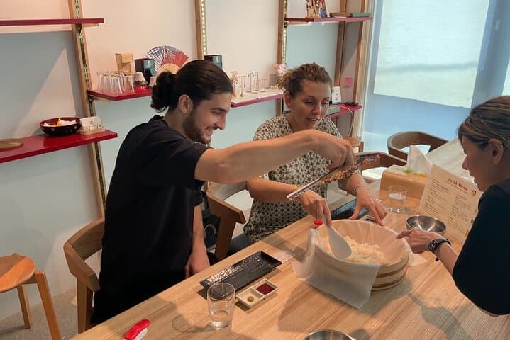 Cozy Tokyo Class: Ramen, Sushi, Sake Pairing & Cultural Exchange — photo 4