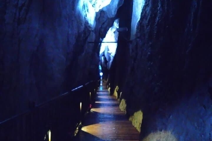 Ryusendo Cave and Kitayamazaki Cliffs Day Tour from Miyako Port — photo 5