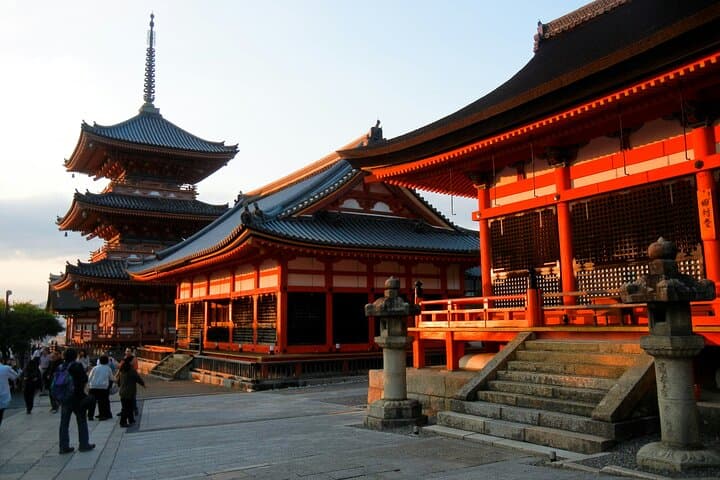 Kyoto & Uji Day Tour: Golden Pavilion, Kiyomizu-dera and Byodo-in — photo 8