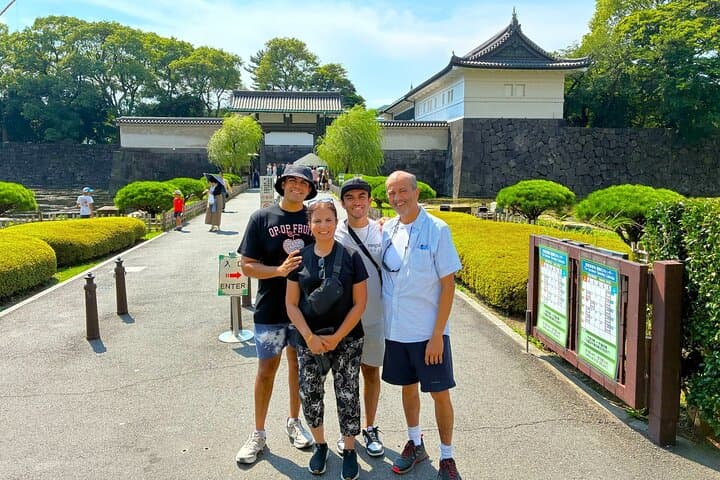 Tokyo: Edo Castle Ruins & Imperial Palace East Garden Guided Tour — photo 1
