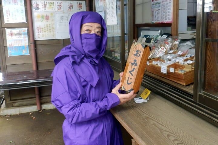 Ninja Explores Old Samurai Residences in Sakura — photo 6