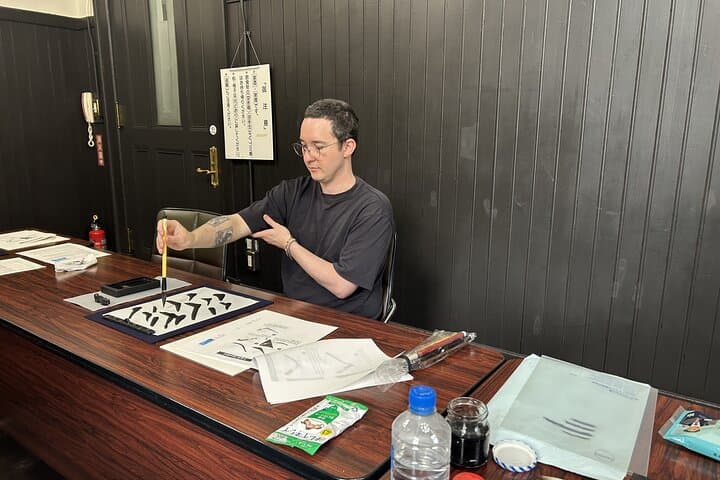 Japanese Calligraphy Class in Yokohama with Tea and Sweets — photo 3