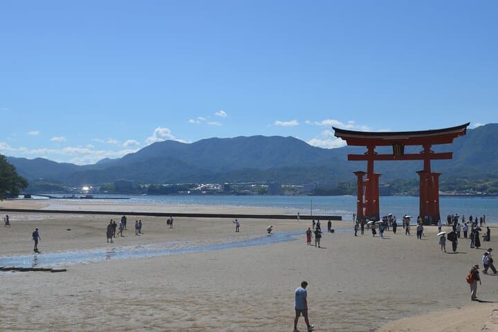 Discover Miyajima Local Eats and Sacred Sites in 2 Hours — photo 4