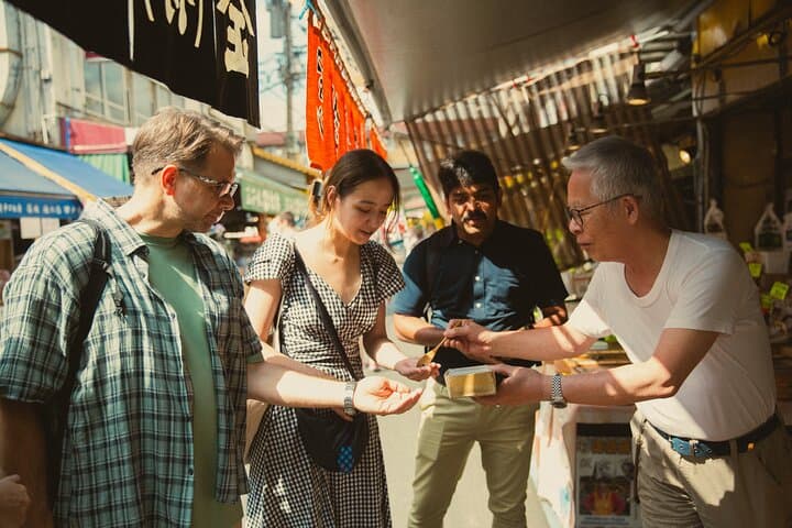 Tokyo Tsukiji Fish Market Food Walking Tour with 5 Tastings — photo 4