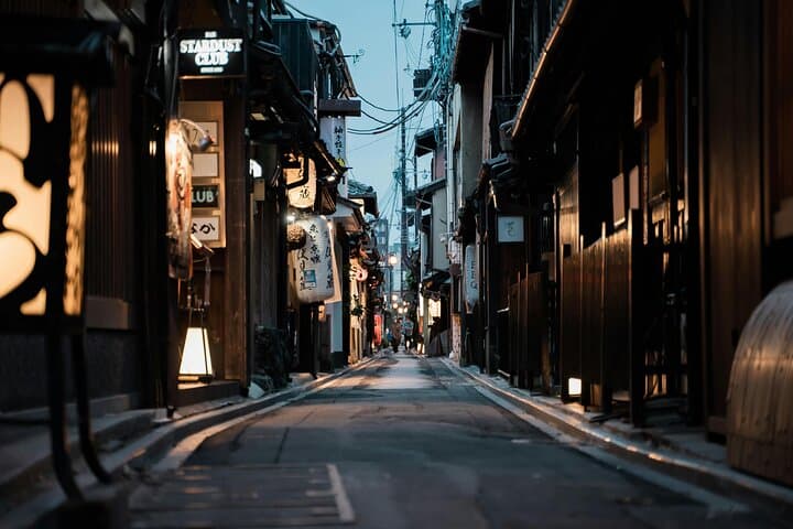 A Stroll Through Old Kyoto Geisha at Dusk — photo 5
