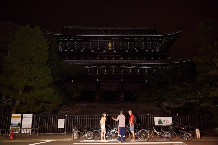 Experience Kyoto Gion at Night E-Bike Tour — photo 9