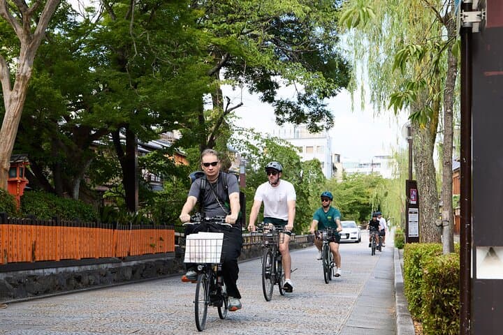 Kyoto E-Bike Tour of Hidden Gems Backstreets and Temples — photo 3