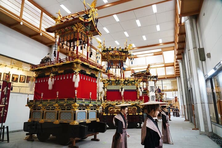 Walking Tour of Takayama Festival Floats and Historic Street — photo 2