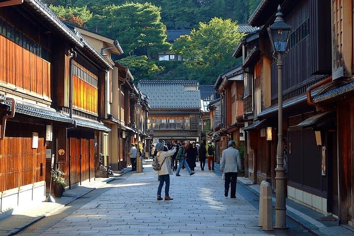 Full-Day Tour from Kanazawa: Samurai, Matcha, Gardens and Geisha — photo 8