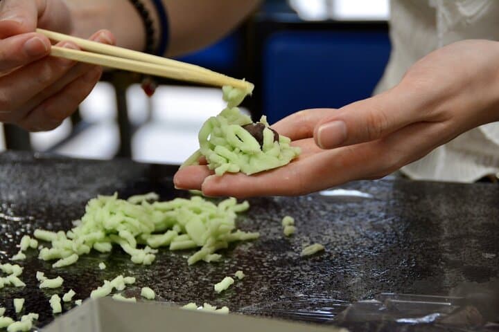 Day Tour from Kanazawa: Gold Leaf, Japanese Sweets and Ninja Star — photo 3