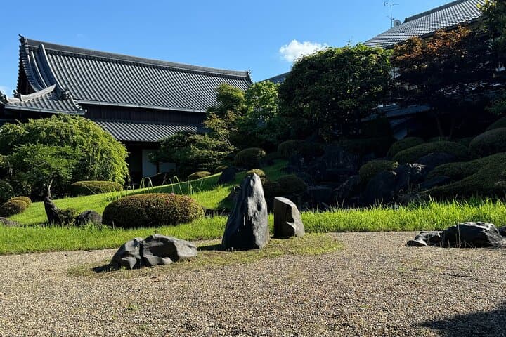 Osaka Oldest Temple, Shitennoji Private Guided Tour — photo 4
