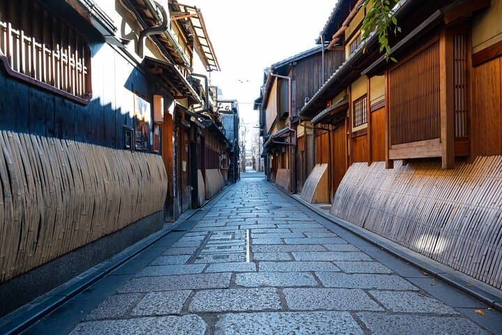 A Stroll Through Old Kyoto Geisha at Dusk — photo 6