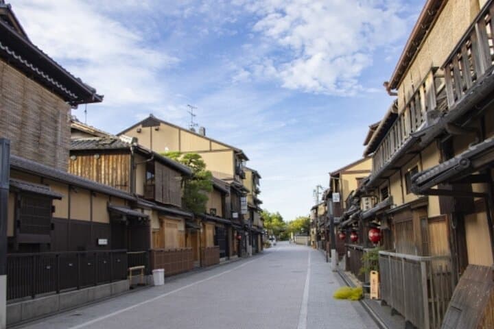 A Stroll Through Old Kyoto Geisha at Dusk — photo 4