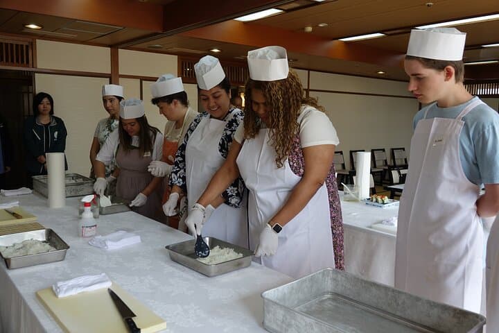 Sushi Cooking Class and Ingredient Shopping Tour — photo 6
