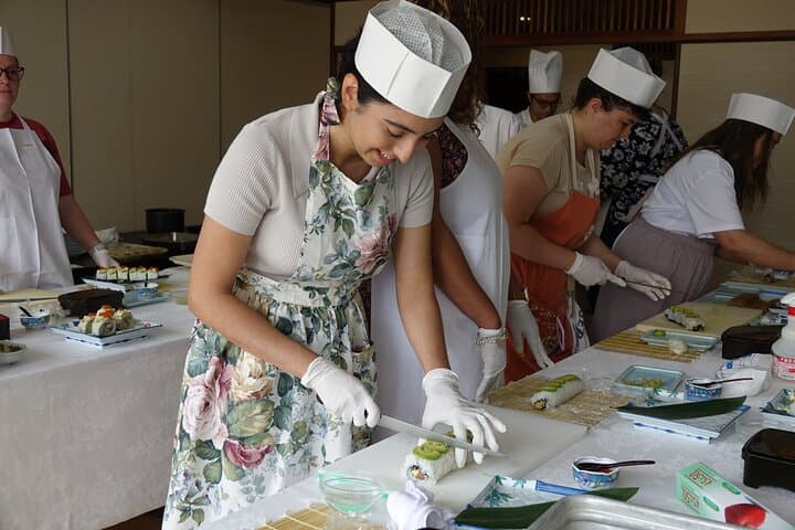 Sushi Cooking Class and Ingredient Shopping Tour — photo 7