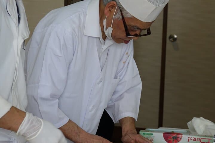 Sushi Cooking Class and Ingredient Shopping Tour — photo 9