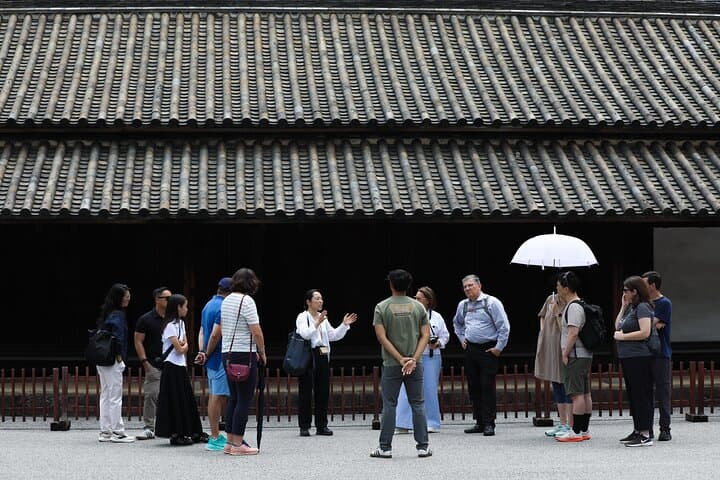 Imperial Palace East Garden and Edo Castle Walking Tour in Tokyo — photo 3