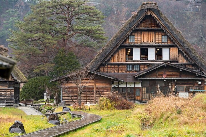 One-Way Bus from Takayama to Osaka via Shirakawago — photo 5