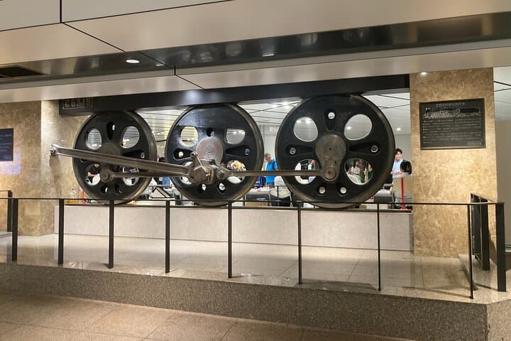 Tokyo Station Historical Walking Tour with Food and Anime — photo 9
