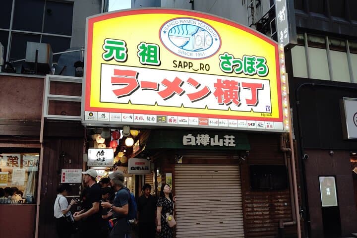 Sapporo: Night Ramen Crawl Through the Famous Yokocho Alley — photo 11