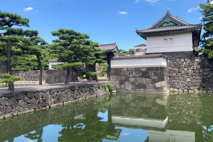 Imperial Palace Historical Walking Tour with an expert guide — photo 1