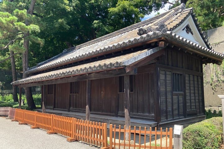 Imperial Palace Historical Walking Tour with an expert guide — photo 8