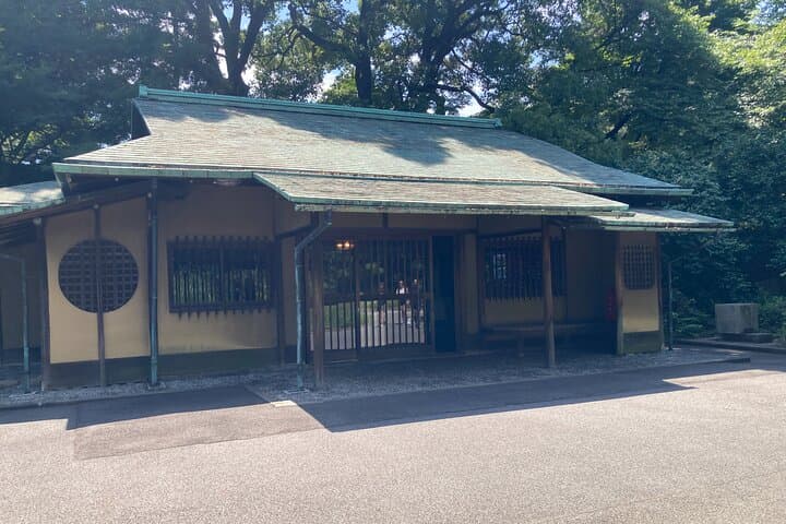 Imperial Palace Historical Walking Tour with an expert guide — photo 11