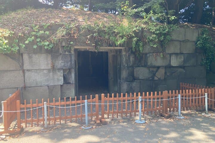 Imperial Palace Historical Walking Tour with an expert guide — photo 16