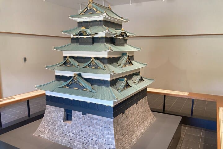 Imperial Palace Historical Walking Tour with an expert guide — photo 18