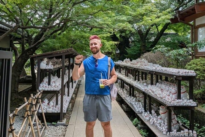 Gotokuji Temple Walking Tour with Numerous Cat Statues — photo 17