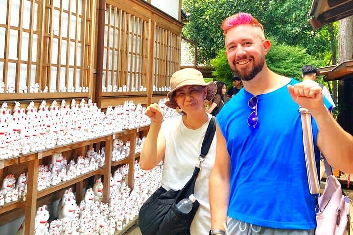 Gotokuji Temple Walking Tour with Numerous Cat Statues — photo 1