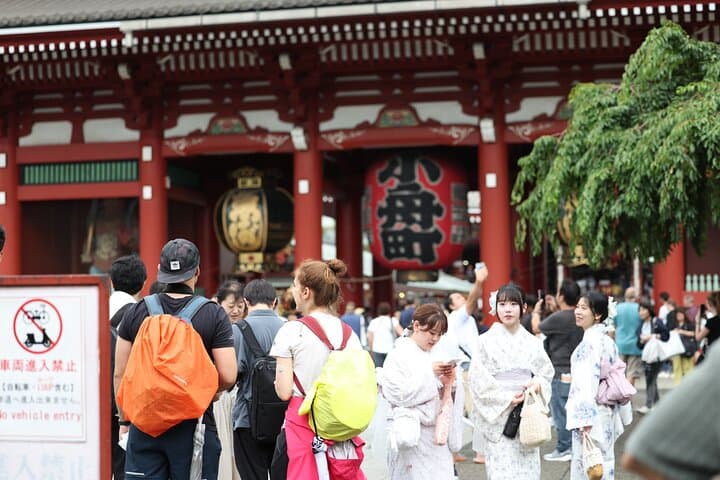 Tokyo: Private Asakusa & Senso-ji Temple Tour with 3 food stops — photo 15
