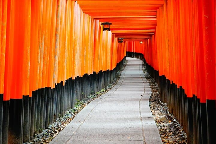 Hidden Secrets of Fushimi Inari: Bamboo Paths and Sake Village — photo 3