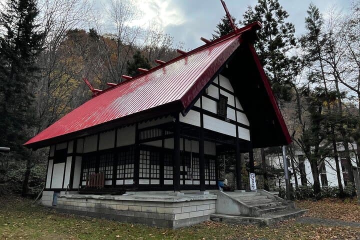 Sapporo: Jozankei Onsen Walk with Temple & Cave Visit — photo 5