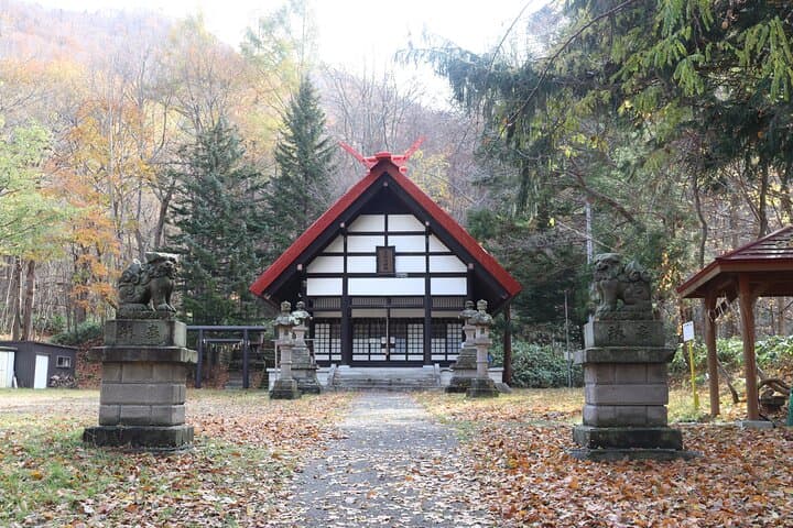 Sapporo: Jozankei Onsen Walk with Temple & Cave Visit — photo 9
