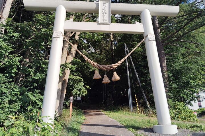 Sapporo: Jozankei Onsen Walk with Temple & Cave Visit — photo 11