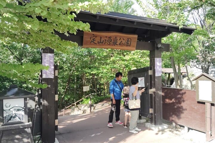 Sapporo: Jozankei Onsen Walk with Temple & Cave Visit — photo 4