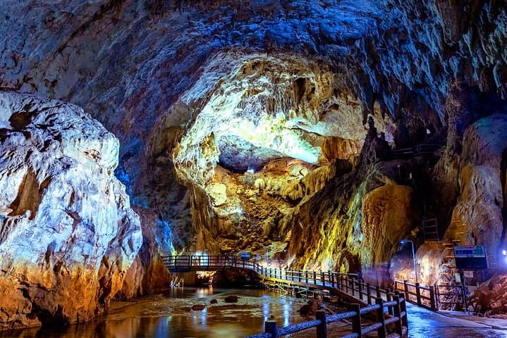 Northern Kyushu Day Tour Akiyoshido Cave and Motonosumi Inari — photo 9