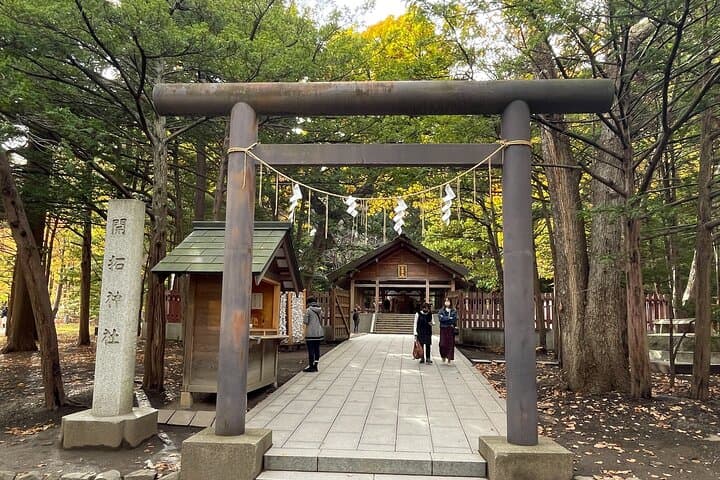Sapporo: Hokkaido Shrine Tour with Rituals, History & Sweets — photo 9