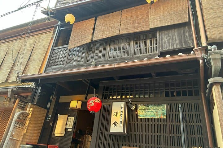 Explore a Historic House: Kimono Photoshoot and Matcha Tea — photo 1