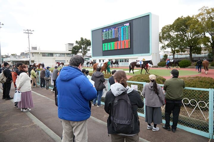 Amagasaki Retro Tour: Showa era-style bar & horse race experience — photo 5