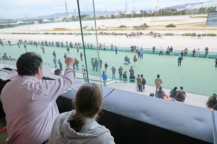 Amagasaki Retro Tour: Showa era-style bar & horse race experience — photo 9