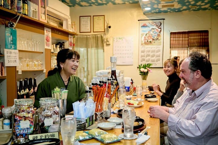 Amagasaki Retro Tour: Showa era-style bar & horse race experience — photo 3