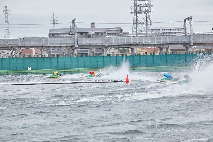 Special Offer: Near Osaka Retro Bar and Boat Race Experience — photo 17