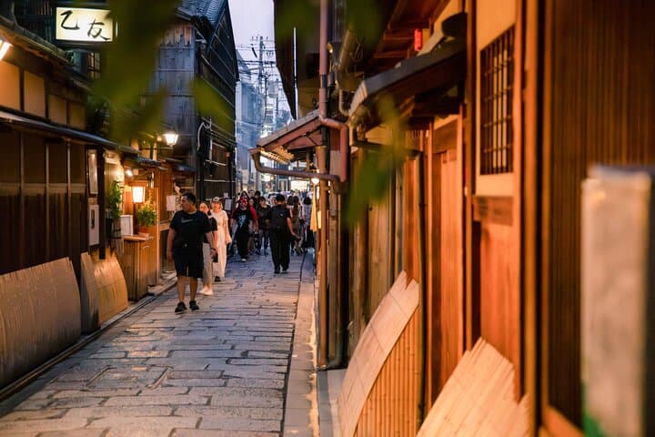 Kyoto Geisha District Walking Tour in Gion — photo 2