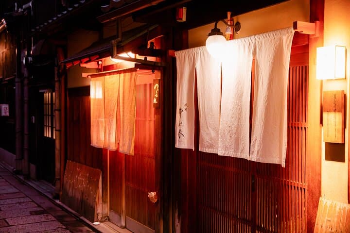 Kyoto Geisha District Walking Tour in Gion — photo 6