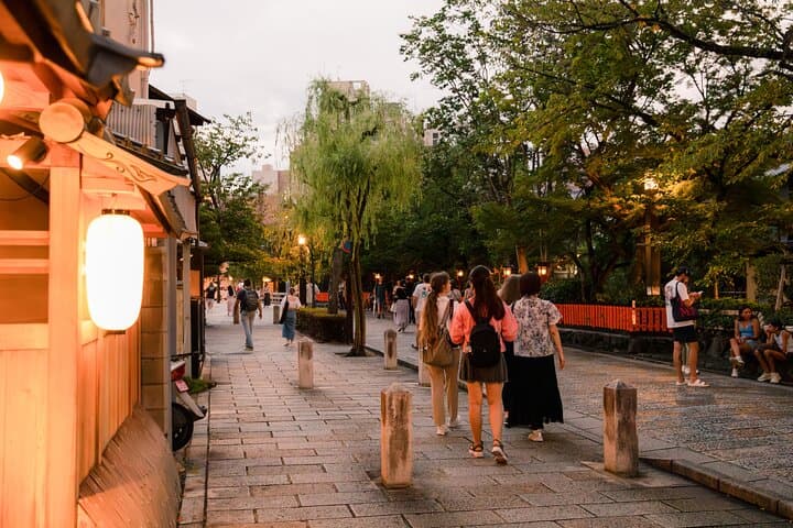 Kyoto Geisha District Walking Tour in Gion — photo 4